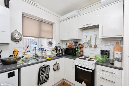 3 bedroom apartment to rent - Photo 4