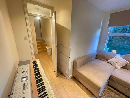 Powerscroft Road, London, E5 - Photo 3