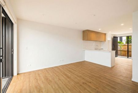 Modern, High spec Townhouse with Private Master Ba - Photo 2