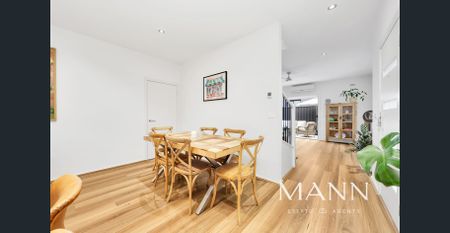 Luxurious Town Home Living, City Comfort - Photo 2