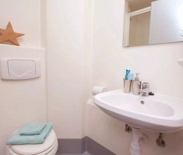 Medium High Double Ensuite - Photo 4