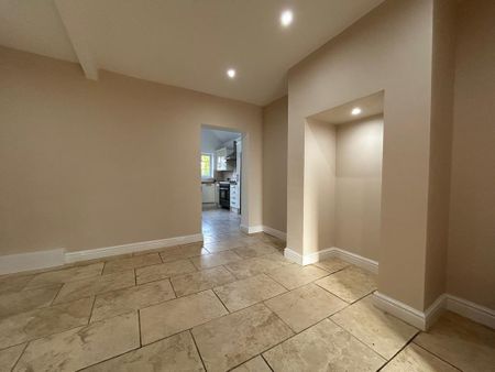 3 bedroom end of terrace house to rent - Photo 4