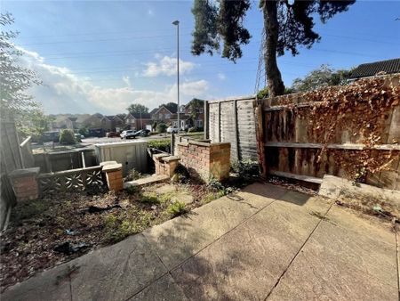Sycamore Close, Poole, Dorset, BH17 - Photo 4