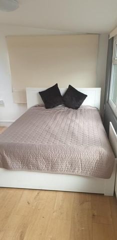 4 bedroom end of terrace house to rent - Photo 2
