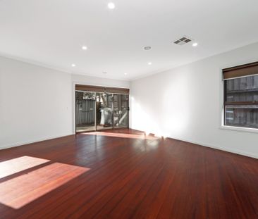 Well-Maintained 3-Bedroom Townhouse in Prime Location! - Photo 2
