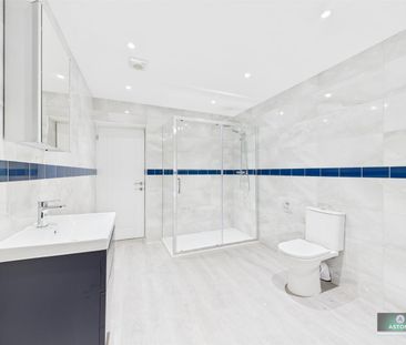 Old Hollow, Worth, Crawley - Photo 1