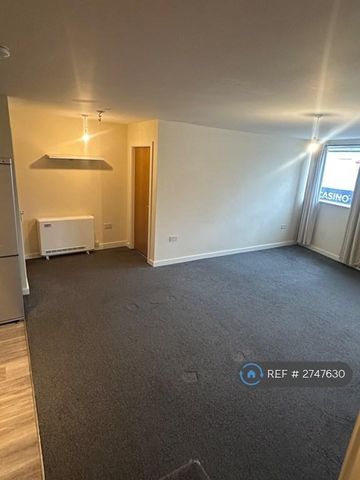 2 bedroom flat to rent - Photo 2