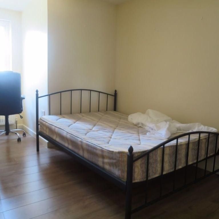 8 bedroom terraced house to rent - Photo 1