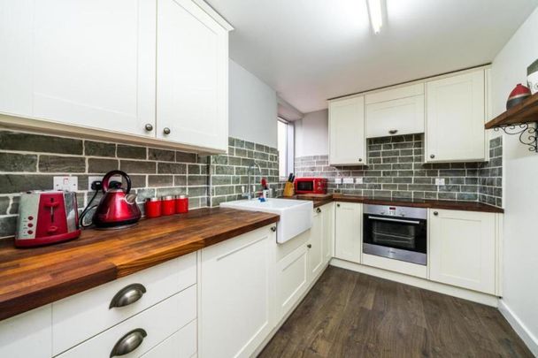 2 bedroom flat to rent - Photo 1