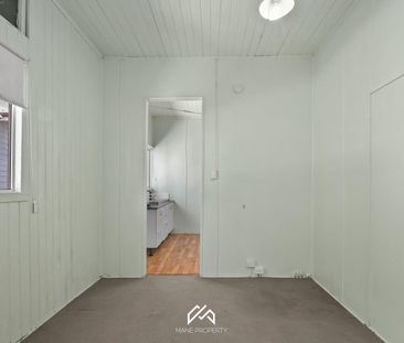 Fantastically Located One-Bedder - Photo 5