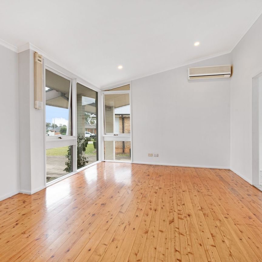 VERSATILE GARAGE & WORKSHOP SPACE – FUNCTIONALITY MEETS FAMILY LIVING - Photo 1