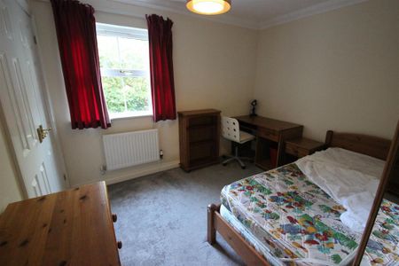 3 bedroom flat to rent - Photo 2