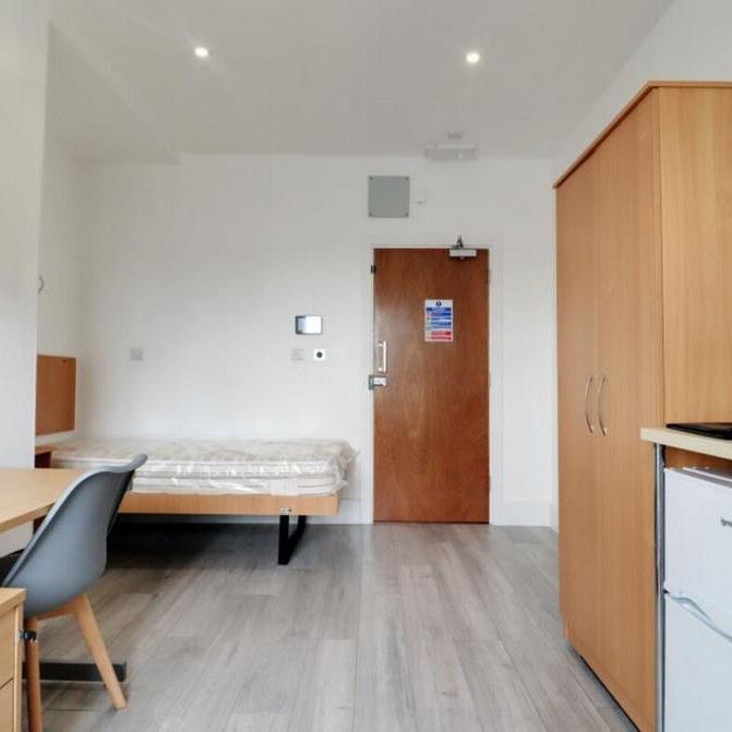 Studio to rent - Photo 1