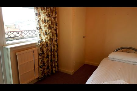 4 Bed Flat, Westfield Court, EH11 - Photo 3