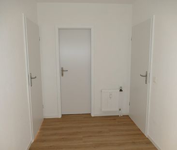 Schöne 2-Zimmer-Wohnung mit Einbauküche und Balkon! - Foto 3