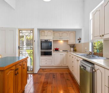 Fully Furnished - Charming Furnished Home in the Heart of Wilston - Photo 5