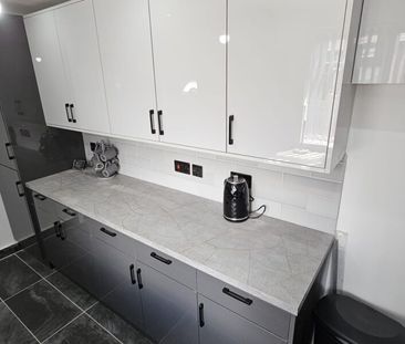 Room 3, Grovehall Drive, Leeds, LS11 7LN - Photo 4