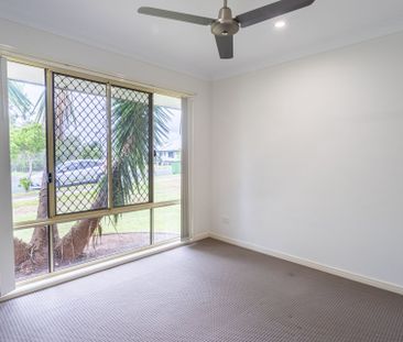 Lovely Family Home In Central Coomera - Photo 4