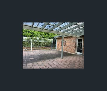 Established family home - Photo 6