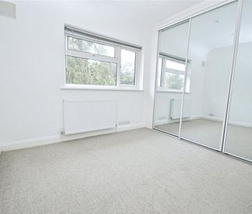 4 bedroom semi-detached house to rent - Photo 3