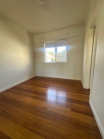 Gorgeous Gardenvale - Photo 4