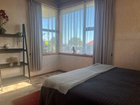 Warm sunny 3-bedroom home with views - Photo 5