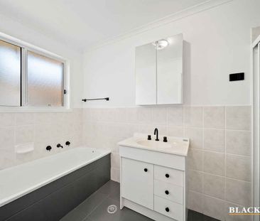 Spacious, Fully Detached Townhouse in a Quiet Queanbeyan Pocket - Photo 6