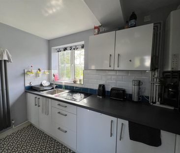 5 bedroom semi-detached house to rent - Photo 4