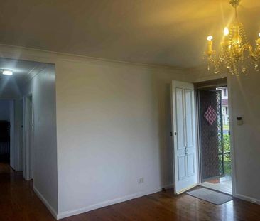 Walking Distance from Minto Train Station. - Photo 5