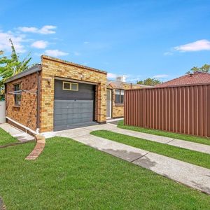 SPACIOUS AND MODERN THREE BEDROOM GRANNY FLAT - Photo 3