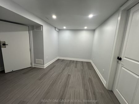 75 Regatta Crescent #Basement - Photo 5