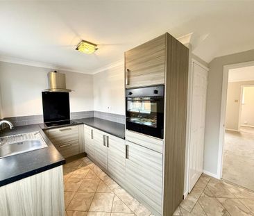 2 bedroom semi-detached house to rent - Photo 5