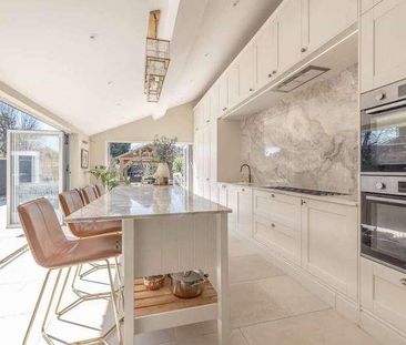 Slough Road, Datchet, SL3 - Photo 1