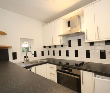 Hurlford, Woking - Photo 3