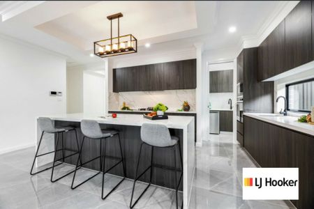 Modern 4 Bedroom Home - Available Now! - Photo 2