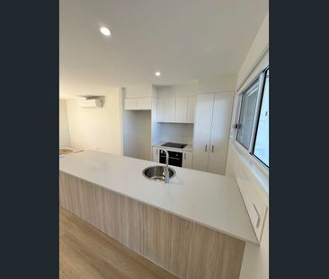 Low maintenance terrace home overlooking park - Photo 6