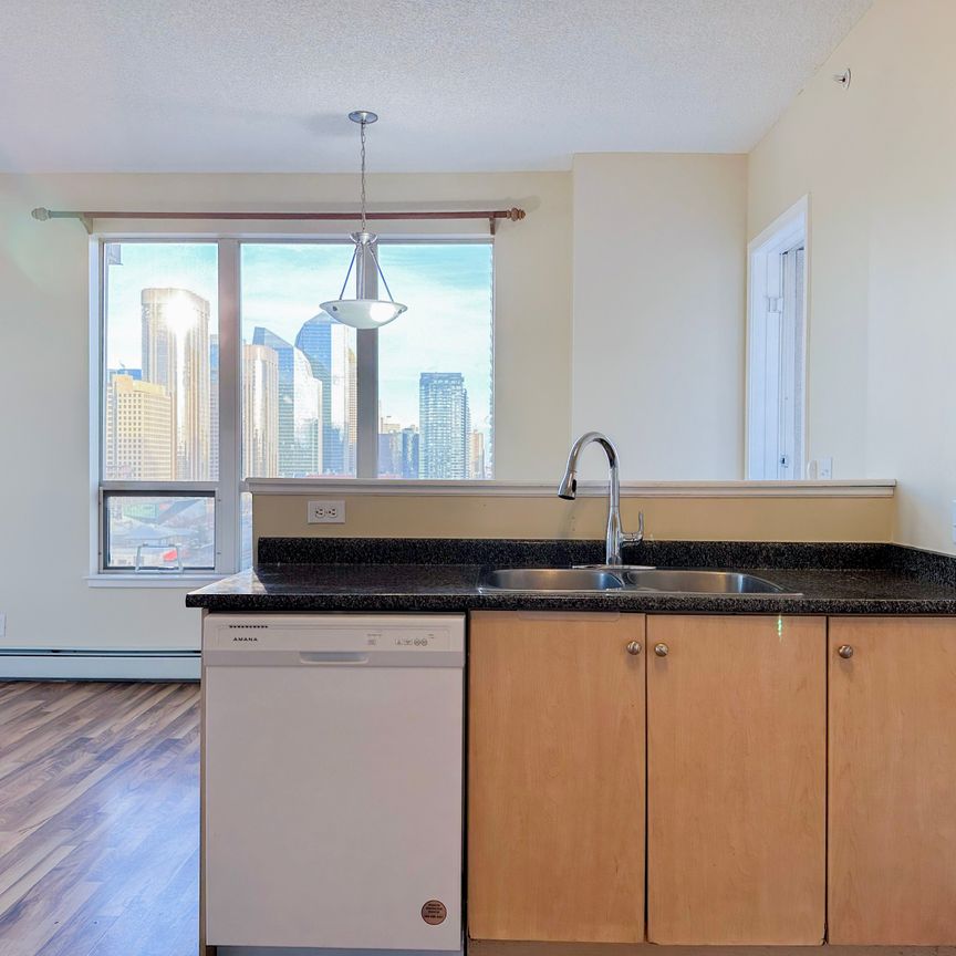 2 Bed / 2 Bath Apartment In Vantage Pointe | Parking | In Suite Laundry | Utilities Included - Photo 1