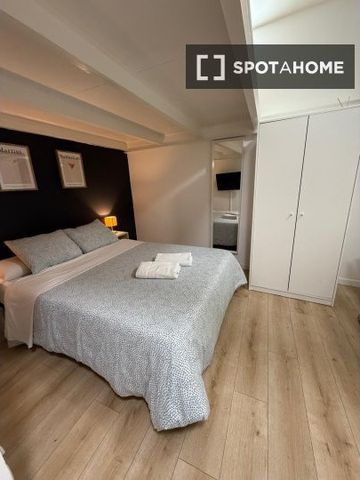 madrid, Community of Madrid 28012 - Photo 5