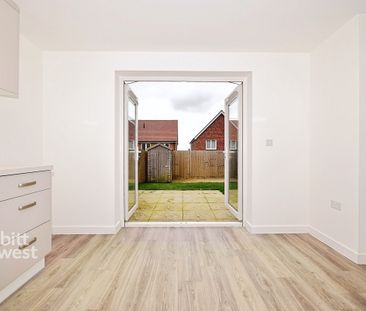2 bedroom semi-detached house to rent - Photo 4