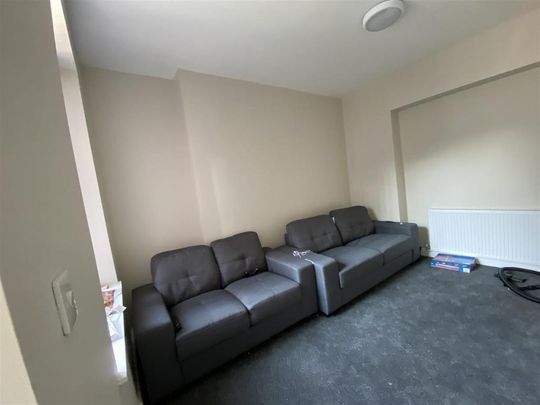 5 bedroom private hall to rent - Photo 1