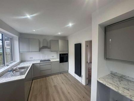 Hazeldene, Queensbury, Bradford, BD13 - Photo 2