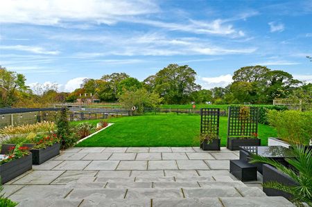 Situated by the water's edge this modern and detached family home boasts exceptional energy efficiency and views of Old Windsor Lock. - Photo 3