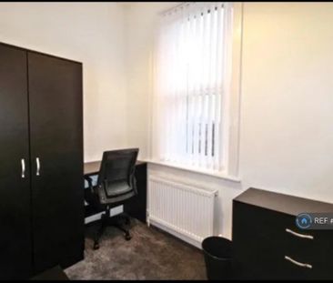 1 bedroom in a flat share to rent - Photo 4