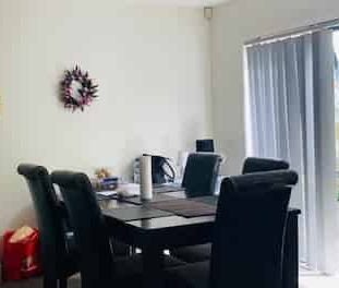 Well Presented Townhouse - Photo 2