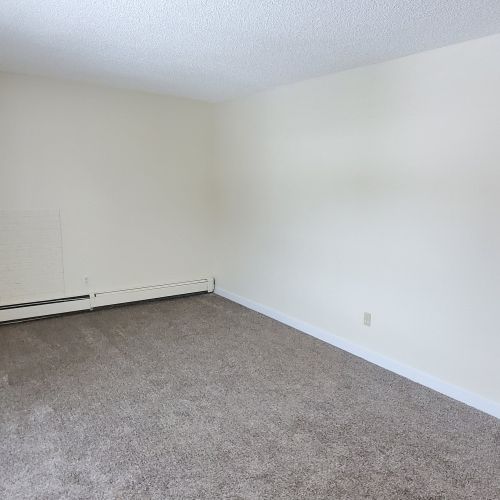 Bright, 3rd Floor 2 Bed Apartment in Quiet, Mature Neighbourhood - Photo 1