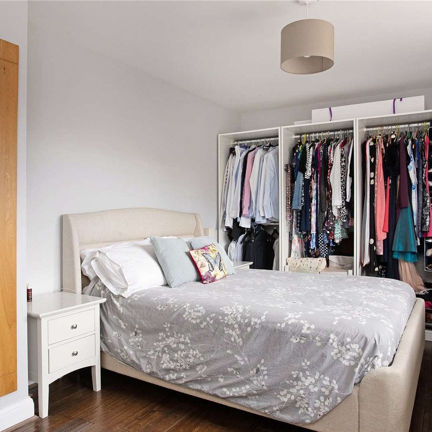 A beautifully presented, semi-detached three/four bedroom family home. - Photo 1