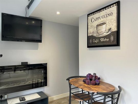 1 bedroom mews to rent - Photo 1