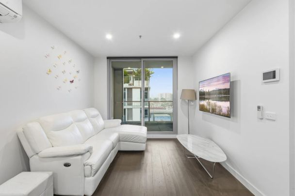 Elevated Living in Richmond's Embassy! - Photo 1