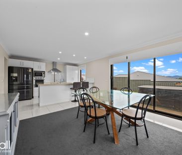 Modern Home, Great Location - Photo 2