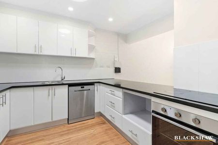 Convenience in an Ideal Location - Photo 2